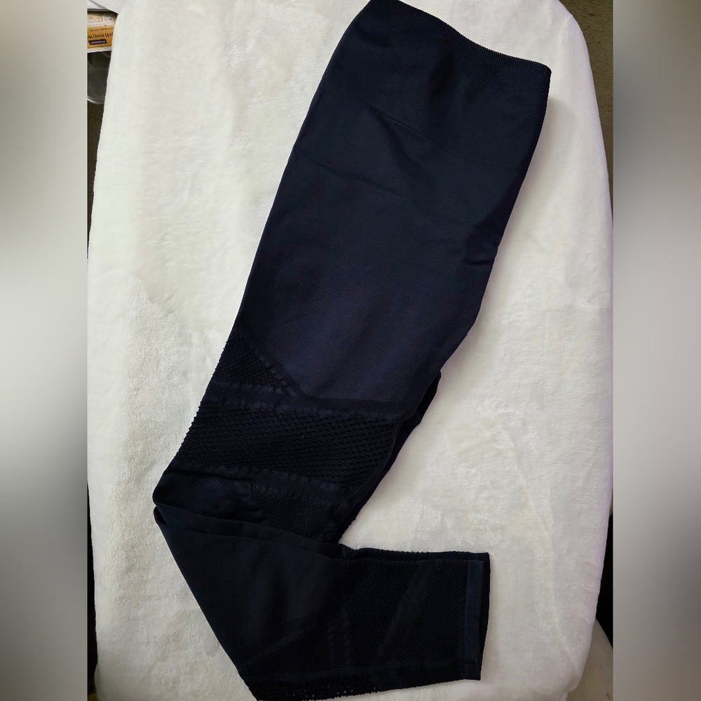 Navy Fabletics Seamless Mosaic High-Waisted 7/8 Legging Size M